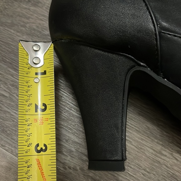 Black boots - Picture 6 of 6